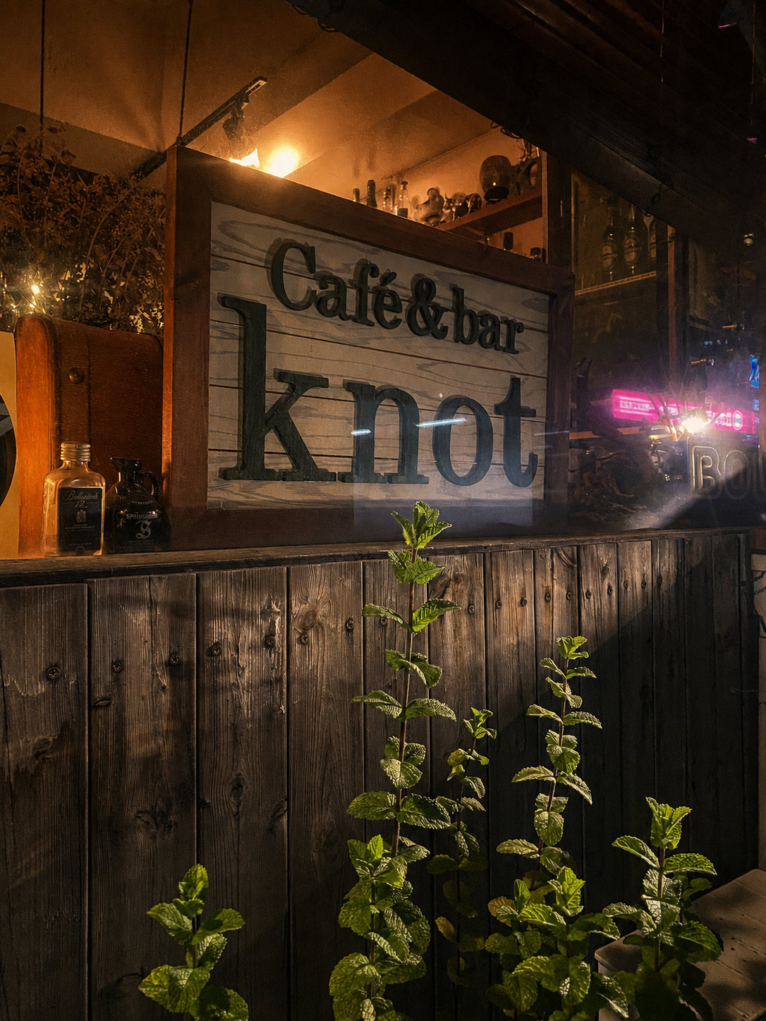 夜のcafe&bar knotの看板